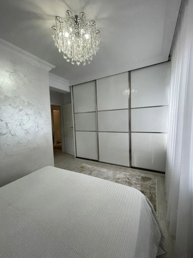 Casă 3 camere 2 băi și curte 75 mp finisată și mobilată lux - Proprietar Am un ap de 80 mp utili cu 3 camere și 2 băi plus curte de 75 mp . Am pus casa pentru ca am intrare separat și curte proprie iar blocul este de 3 etaje . Ap se vinde finisat și mobilat la cheie . Rog și ofer seriozitate , pentru detali sunați !