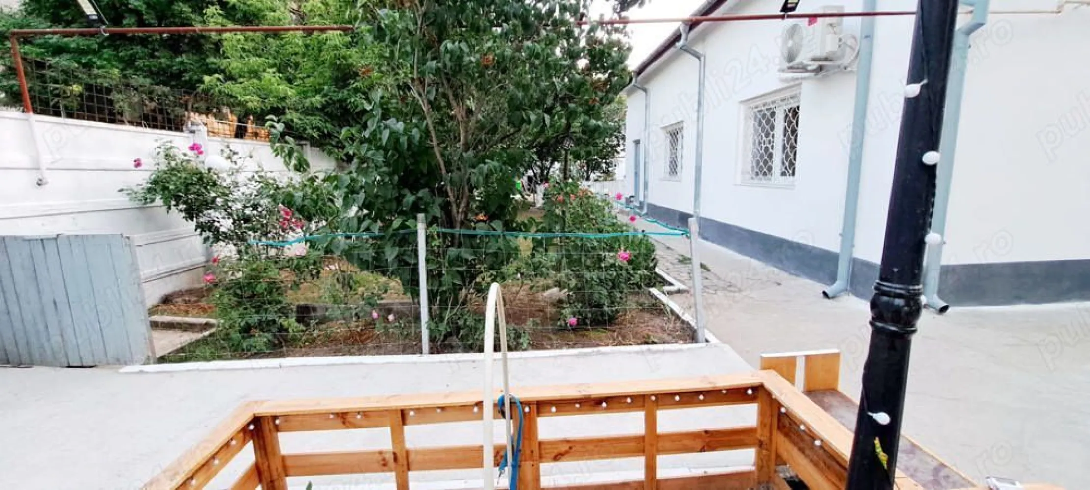 Casă de vânzare !! 3 camere, 2 băi, 3 dresinguri, cameră tehnică, pivniță, 2 garaje