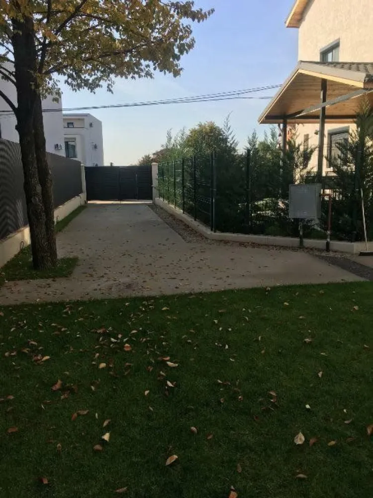 Vila individuală de vânzare strada Constelatiei Pipera - Vila individuală de vânzare strada Constelatiei Pipera toate utilităţile,încălzire in pardoseala,-.2024 P=buc.+living+ dormitor+baie Et.=2 dormitoare,2 bai M=dormitor+birou Tere -330 mp Direct proprietar,fără comision,negociabil Toate actele la zi. Tel