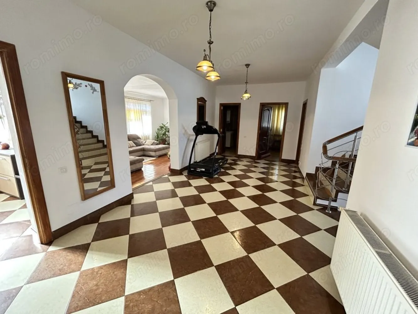 Casa D+P+M, 6 Camere, Lot 946MP Pantelimon - Pantelimon-Strada Fericirii! Casa superbă, zona liniștită, strada cu trafic redus, în apropiere de lacul Pantelimon, Lebădă, parcul Cernica, D+P+M, suprafață 428mp, lot 946mp, amprentă 193mp, front stradal 24mp. Casa luminoasă orientată spre sud, vest și est, frumos amenajată, bine compartimentată: parter și mansardă 6 camere, demisol 2 camere plus camera tehnica, 2 garaje închise, bucătăria generoasă, 4 băi,3 balcoane, 2 terase. Finalizată în 2008. Structură de rezistență pe cadre, diafragme, stâlpi, grinzi și planșee din beton armat, zidărie din caramida plină de 37,50cm la exterior și 25cm la zidurile interioare, . Centrala termica, boiler. Grădină cu pomi fructiferi, gazon, vegetație. Locuința ideală pentru o familie numeroasă, care doreste siguranta, comoditate, spatii de recreere pentru copii sau pentru cei care apreciază spațiul și confortul. Beneficiază de o compartimentare atent gândită, oferind un echilibru perfect între spațiile de zi și cele de noapte, precum și între zonele private și cele comune. Fiecare cameră este amplasată strategic pentru a maximiza confortul, intimitatea și funcționalitatea. Pentru mai multe detalii si poze va rog sa mă contactați! Comision 0% Cumpărător!