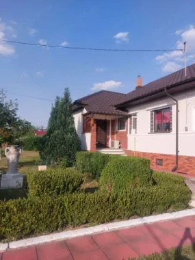 Casa la 40 km de București și la 15km de Ploiesti