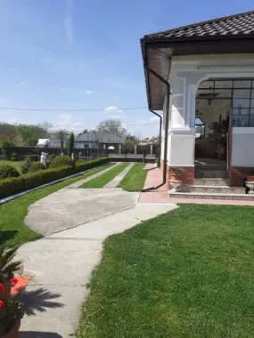 Casa la 40 km de București și la 15km de Ploiesti