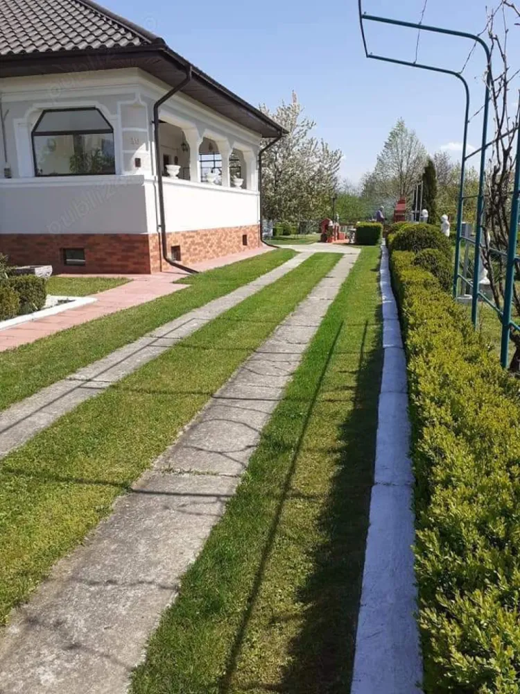 Casa la 40 km de București și la 15km de Ploiesti