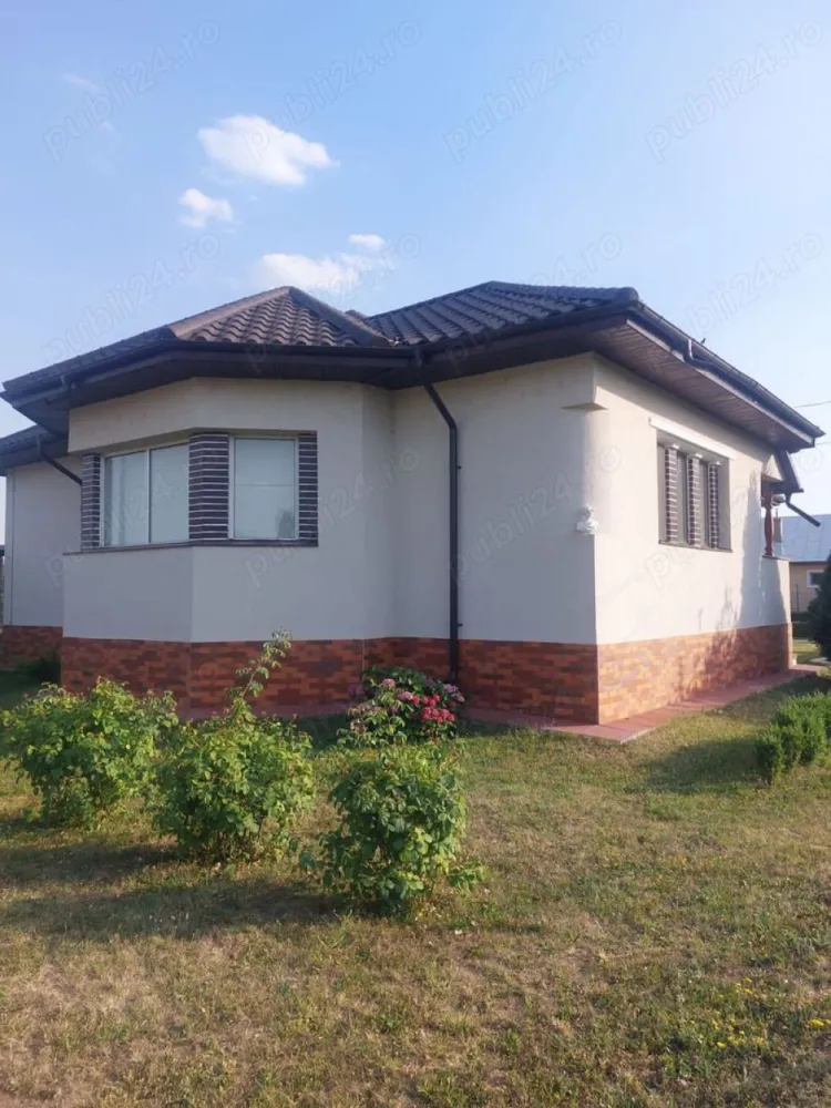 Casa la 40 km de București și la 15km de Ploiesti