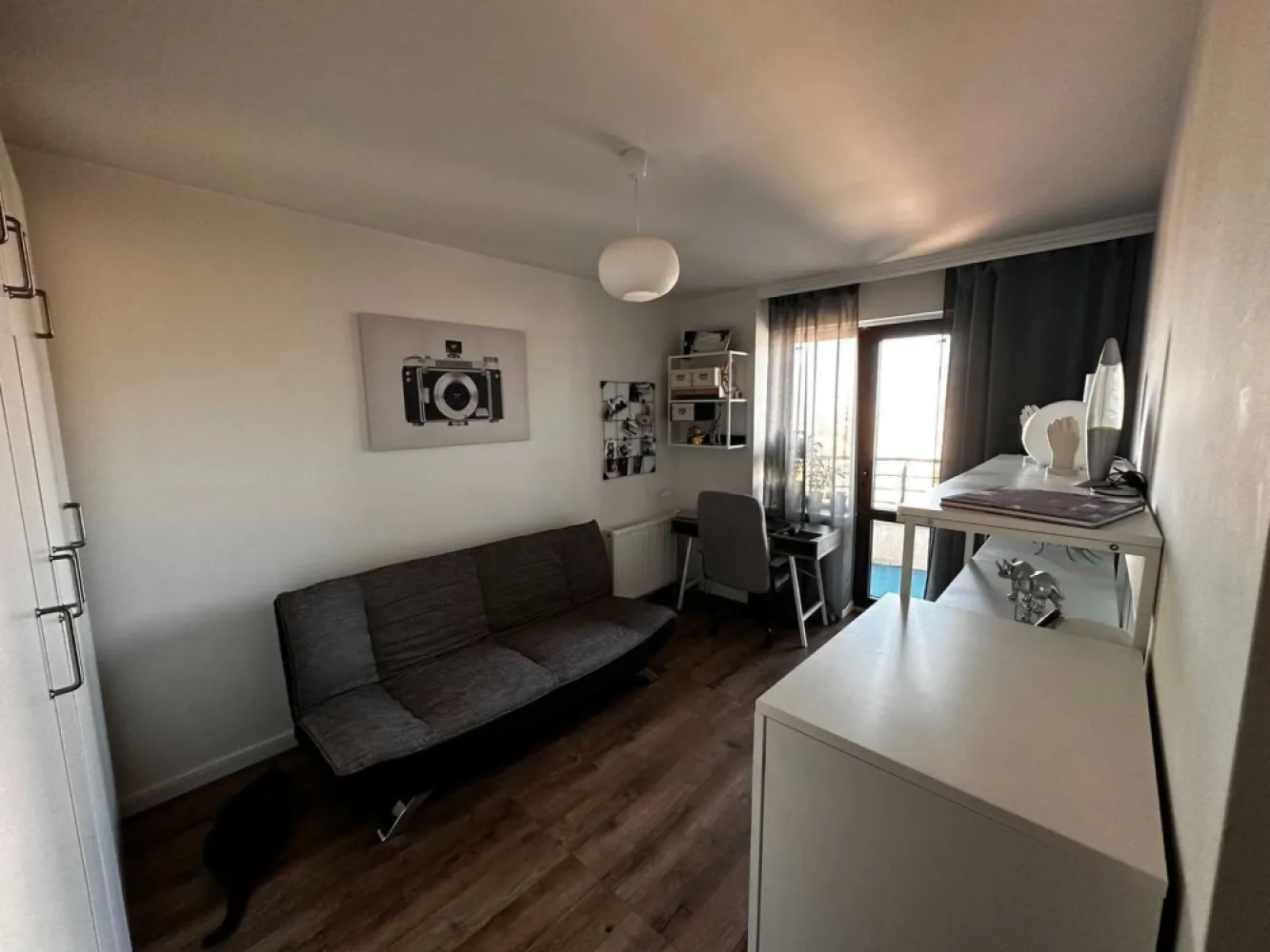 Apartament 3 camere 100 mp Sector 2 , Morarilor - Apartament 3 camere 100 mp utili + loc parcare subteran inclus (se poate vinde si fara loc de parcare) . Pretul este usor negociabil Apartamentul face parte dintr-un complex format din 4 blocuri. Facilitati: -paza -piscina -2 saune -sala fitness