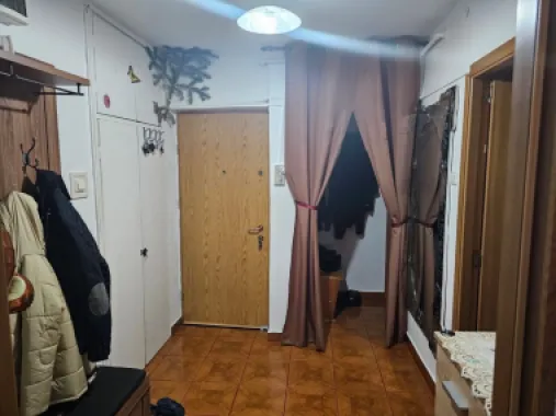 Vând apartament 3 camere