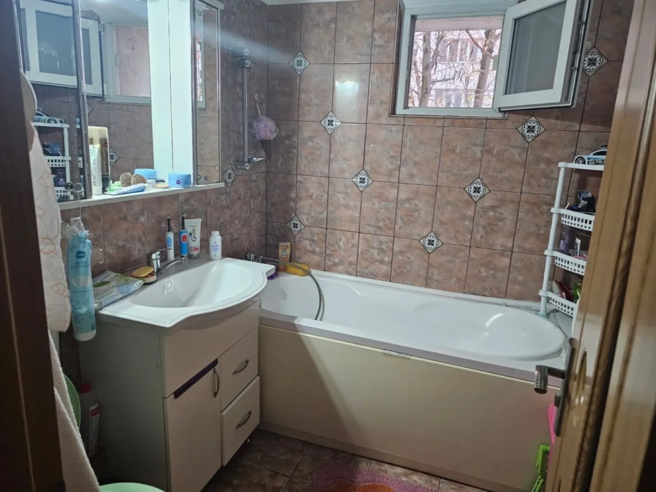 Vând apartament 3 camere