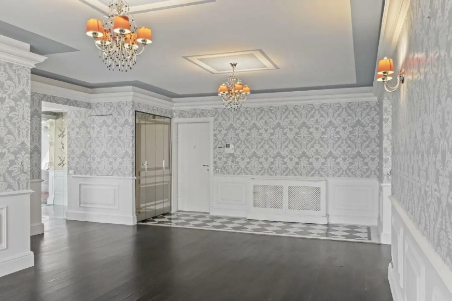 4 Camere Green Lake Sisesti Penthouse - Apartamentul este localizat într-unul dintre cele mai apreciate complexuri rezidenţiale din zona Siseşti, Green Lake. Are o suprafaţă generoasă de 217 mp, dintre care 55 mp sunt dedicaţi unei terase superbe. Se afla într-o locaţie excelentă, aproape de zone verzi, facilităţi de top, centre comerciale şi de business, dar totodata izolat de agitaţia urbana. Detalii Apartament: - Suprafaţă totală: 217 mp (din care 55 mp terasă) - Dormitoare spaţioase, cu multiple soluţii de depozitare - Living generos - Bucatarie decomandata, cu ieşire către terasa - Terasă de 55 mp: loc de relaxare sau spaţiu pentru cină în aer liber. Beneficii suplimentare: - Locuri de parcare: Apartamentul beneficiază de două locuri de parcare, unul subteran şi unul suprateran, plus o boxă pentru depozitare suplimentară. Complexul Green Lake: Green Lake este un complex rezidenţial premium, care îmbină perfect confortul urban cu liniştea naturii. Amplasat într-o zonă verde şi liniştită, dar aproape de centrul oraşului, acest complex oferă acces facil la multiple facilităţi: spaţii verzi, locuri de joacă şi paza 24/7.
