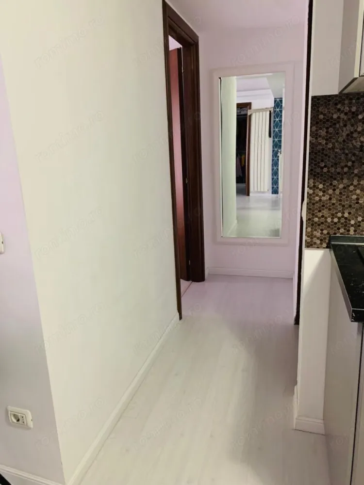 Apartament de vanzare in zona Floreasca-Barbu Vacarescu - Proprietar, vand apartament cu 3 camere, in zona Barbu Vacarescu, punct de reper complexul Pescariu si One Verdi Park. -Adresa exacta: Intrarea Taciunelui nr.15 -Bloc tip boutique -Etaj: 1 din 7 -Anul constructiei: 2011 -Suprafata utila: 60mp -Suprafata balcon: 2mp -Renovat recent; -Centrala proprie, calorifere din aluminiu; -Negociabil. Nu doresc colaborari cu agențiile imobiliare!