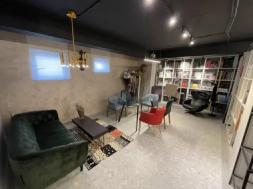 Duplex 3 camere amenajat birou/showroom, cu parcare inclusa