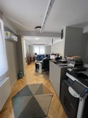 Duplex 3 camere amenajat birou/showroom, cu parcare inclusa