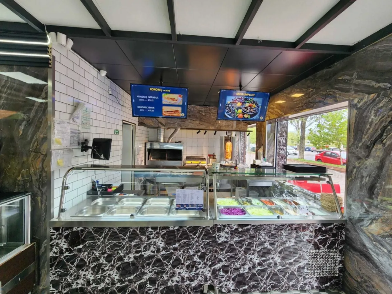Restaurant$Gratar - Vând afacere. București sector 3 pe Bulevardul basarabia nr 256. Spațiu are 65m pătrați. Lăsăm tot ceea ce se afla în interior. Afacerea este functionala. Este o afacere de familie de care nu ne mai putem ocupa. 30.000 euro ușor negociabil.
