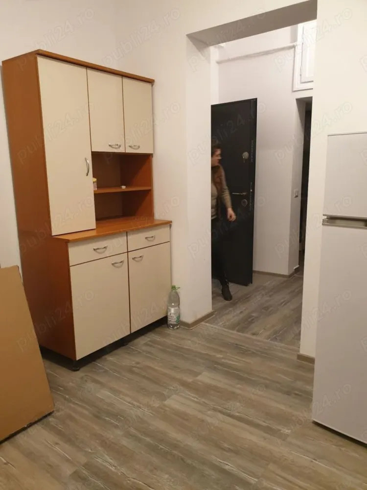 brasadas.com vinde apartament 4 camere Copou. - Agenția BRASADAS vinde apartament deosebit cu patru camere. Apartamentul are centrala noua, are 3 bai, este renovat si modificat, cu centrala noua, termopane Germania si este semimobilat. Pentru mai multe oferte accesați www.brasadas.com