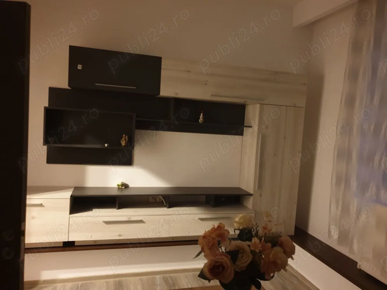 brasadas.com vinde apartament 4 camere Copou. - Agenția BRASADAS vinde apartament deosebit cu patru camere. Apartamentul are centrala noua, are 3 bai, este renovat si modificat, cu centrala noua, termopane Germania si este semimobilat. Pentru mai multe oferte accesați www.brasadas.com