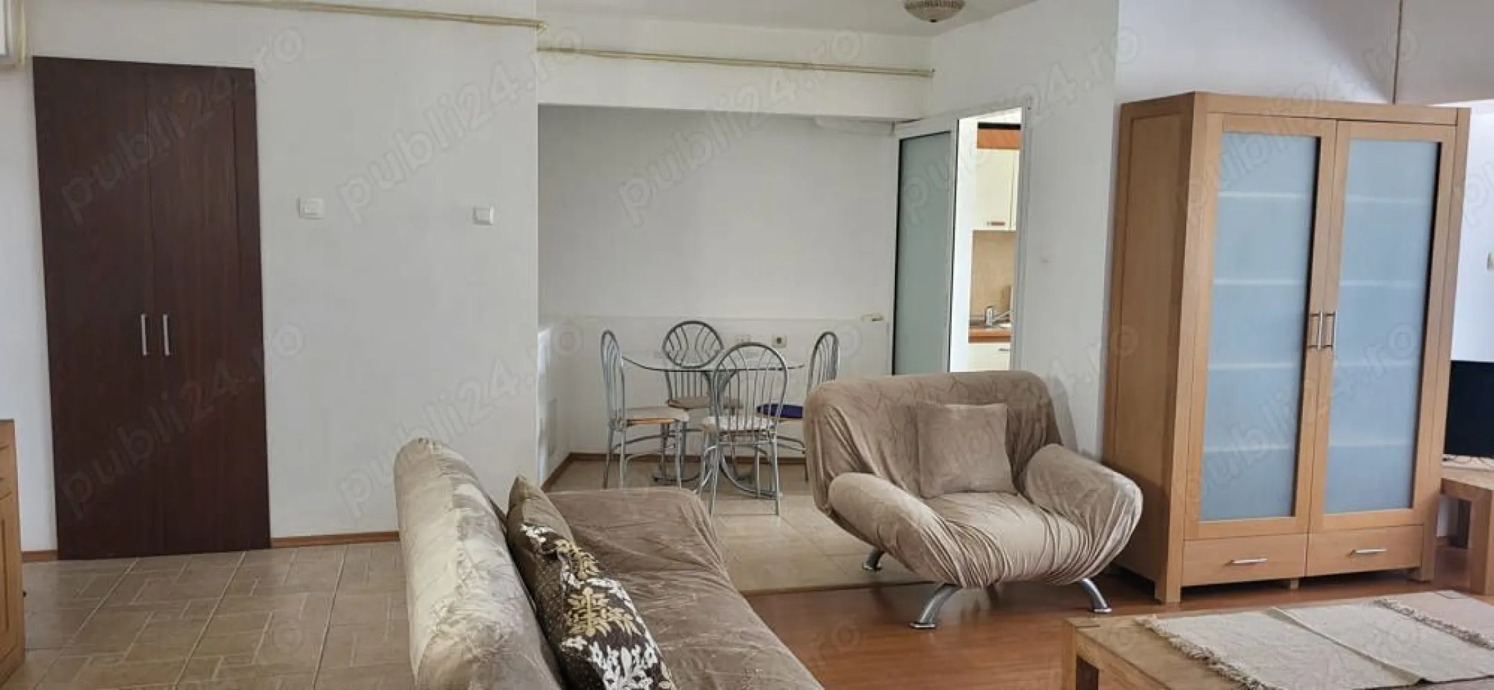 Vând apartament 2 camere ultracentral în Iași. - Apartamentul este localizat pe bdul A Panu, langa judecatoria Iasi, bloc 7 noiembrie, etaj 10, mobilat si utilat, curat, centrala termica, aer conditionat.