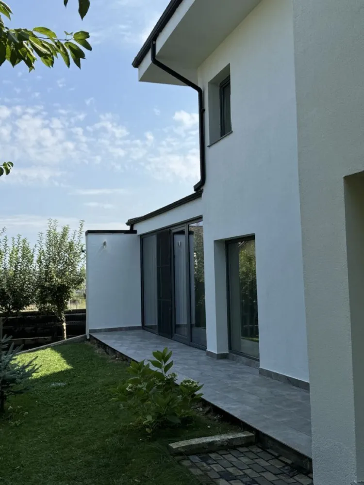 Vand Vila Valea Lupului.1100mp