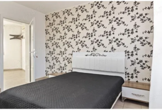 Cladire cu spatiu comercial stradal