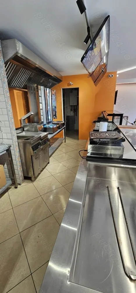 Afacere de vanzare tip fast food shaormarie - Vând afacere la cheie pe bd unirii toata aparatura nouă ustensile noi acte avize la zi vad bun mai multe detalii în privat pe watap