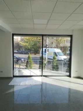 Vanzare spatiu comercial Drumul Sarii 150 mp