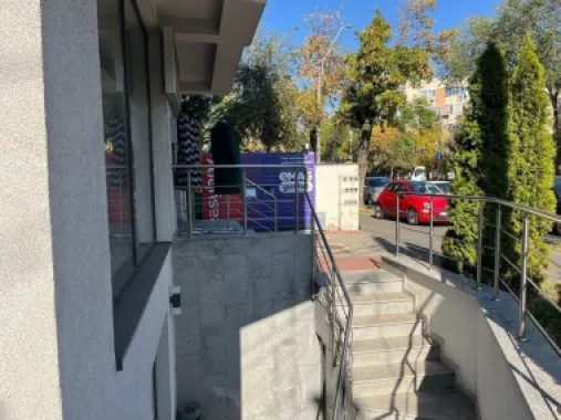 Vanzare spatiu comercial Drumul Sarii 150 mp