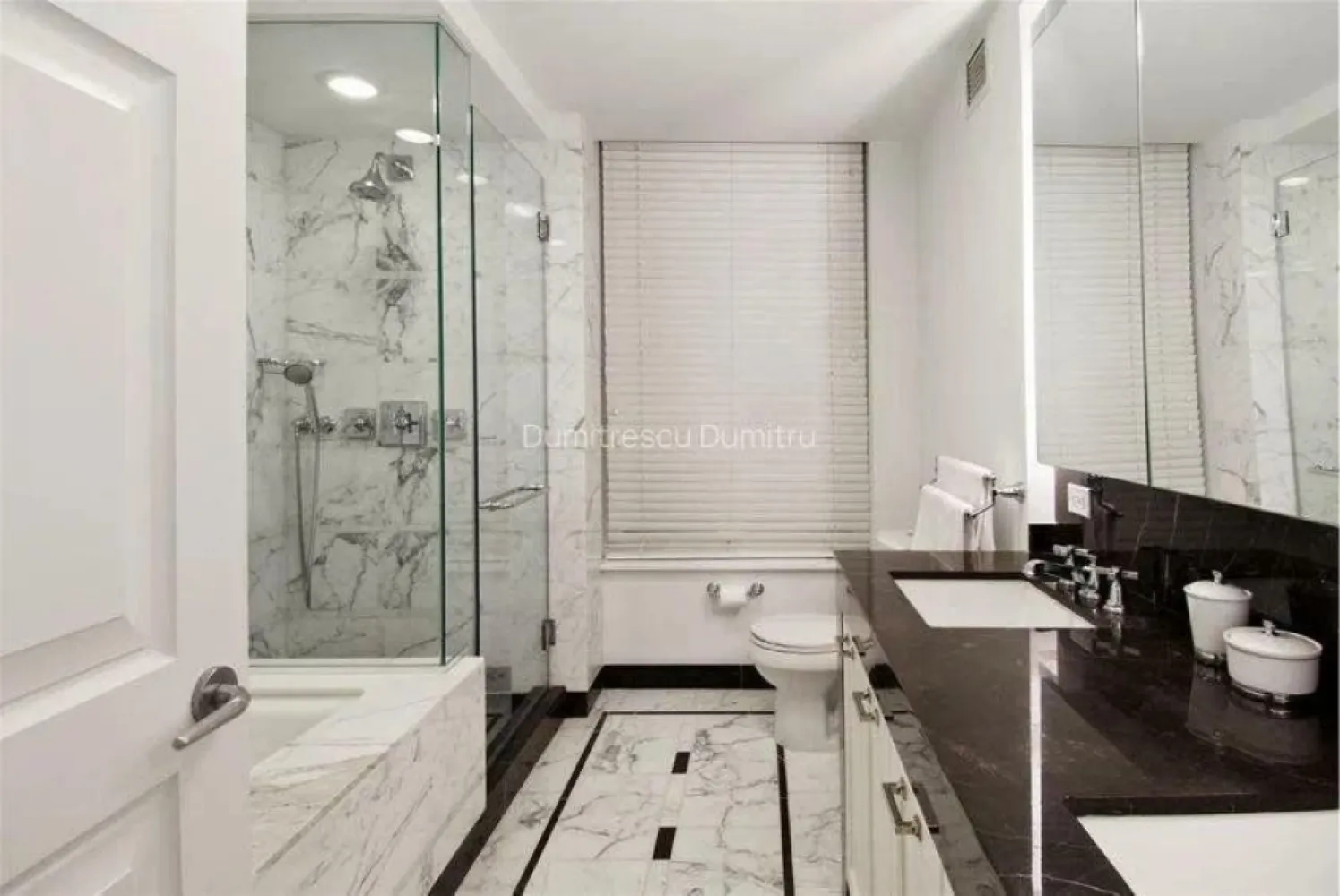 PRIMAVERII-DOROBANTI-AVIATORILOR-HERASTRAU = APARTAMENT / PENTHOUSE DE LUX ! - Va prezentam acest apartament tip penthouse, care isi asteapta primele persoane sa se bucure de atmosfera deosebita si de tot ce are de oferit ... Fiind foarte luminos, este potrivit persoanelor care isi doresc sa traiasca intr-o locuinta spatioasa in cea mai frumoasa si boema zona din oras, si pentru care ideea de -,,acasa"-, reprezinta mai mult decat o locuinta, insemnand o atmosfera speciala, un stil de viata mai aparte ... Apartamentul dispune de 2 locuri in parcarea subterana ... Daca cele cateva descrieri ce cuprind o mică parte din detaliile acestui apartament v-au atras si simtiti ca ar putea fi spatiul pe care-l cautati, va asteptam sa-l descoperim in intregime ... Recomandăm acest apartament exclusivist, tuturor clientilor pretenţioşi care doresc o alternativă avantajoasă la achiziţia unei locuinţe într-o zona selectă a Bucureştiului ... Bucuraţi-vă de magia acestui cadru liniştit, în timp ce sunteţi la câteva minute distanţă de unele dintre cele mai bune şcoli şi restaurante, mijloace de transport în comun, supermarketuri, magazine, cafenele, sedii bancare, farmacii, hoteluri, metrou, etc, pe care le oferă orasul Bucuresti. Pentru mai multe detalii si informatii, va stam la dispozitie telefonic, atat pentru programare vizite cat si pentru detalii. P.S. Exclus Agentiile Imobiliare!!!