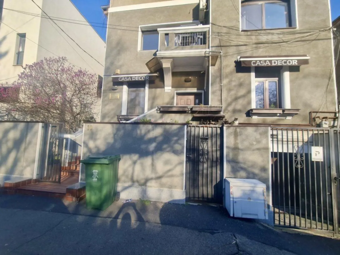 Propietar vand Apartament Popa Savu 10, Aviatorilor - Apartament elegant 4 camere, intrare separata direct din strada, garaj, pretabil Cabinet medical, Birou Avocatura, Notariat, Rezidential, etc. Putin discutabil