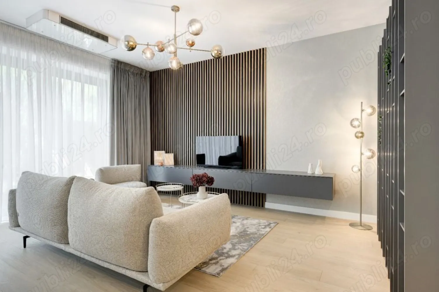 Apartament duplex cu scară interioară LUX Proiect unic tip boutique Pipera - Iancu Nicolae - PROIECT REZIDENȚIAL UNIC, DE TIP BOUTIQUE, ZONĂ EXCLUSIVISTĂ ÎN PROXIMITATEA PĂDURII BĂNEASA, IANCU NICOLAE !!! Apartamente generoase, de tip duplex cu scară interioară ( suprafețe de minim 90 mp utili ) 3,4,5 camere cu grădină și sau terase. Arhitectură deosebită, finisajele luxury, dotările de ultimă generație și nu în ultimul rând, poziționarea, asigură unicitatea acestui proiect. În imediata vecinătate găsim cele mai prestigioase școli private: Cambridge School of Bucharest - situată la 5 minute de mers pe jos, British School și American International School, centre comerciale: Băneasa Shopping City, Carrefour Feeria, Mobexpert, Ikea Băneasa, precum și Ambasada Americii, Gradina Zoologică, Restaurante de top, acces facil către Aeroportul Internațional Henri Coandă. Oportunitatea de a locui în cea mai bună zonă a capitalei! Proiect rezidențial cu arhitectură modernă care se diferențiază prin inovație, rafinament și lux la cel mai înalt nivel. Construcția proiectului cu regim de înălțime: S+P+3, este realizată de o echipă de profesioniști care acordă atenție fiecărui detaliu. Zona reprezintă un refugiu, o oază de liniște cu privilegiul unic de a fi situat lângă pădure. Ascunde textul citat Locuințele sunt spațioase și luminoase, iar spațiul exterior se compune din: curte proprie, grădini, terase mari, spații verzi amenajate. Locuri de parcare subterane și boxe pentru depozitare. Număr limitat de unități locative. Modalitate de plată: Cash Credit