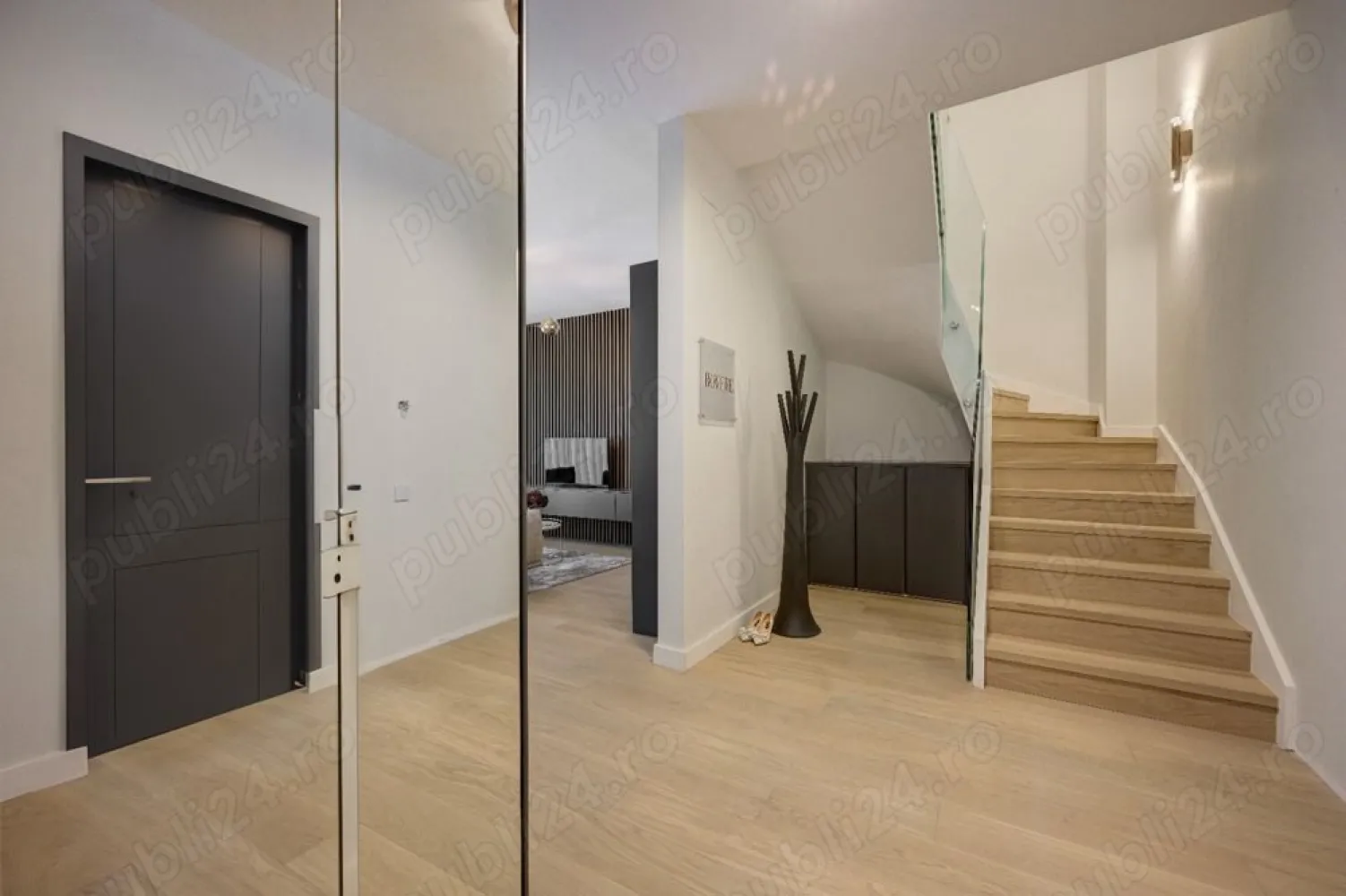 Apartament duplex cu scară interioară LUX Proiect unic tip boutique Pipera - Iancu Nicolae - PROIECT REZIDENȚIAL UNIC, DE TIP BOUTIQUE, ZONĂ EXCLUSIVISTĂ ÎN PROXIMITATEA PĂDURII BĂNEASA, IANCU NICOLAE !!! Apartamente generoase, de tip duplex cu scară interioară ( suprafețe de minim 90 mp utili ) 3,4,5 camere cu grădină și sau terase. Arhitectură deosebită, finisajele luxury, dotările de ultimă generație și nu în ultimul rând, poziționarea, asigură unicitatea acestui proiect. În imediata vecinătate găsim cele mai prestigioase școli private: Cambridge School of Bucharest - situată la 5 minute de mers pe jos, British School și American International School, centre comerciale: Băneasa Shopping City, Carrefour Feeria, Mobexpert, Ikea Băneasa, precum și Ambasada Americii, Gradina Zoologică, Restaurante de top, acces facil către Aeroportul Internațional Henri Coandă. Oportunitatea de a locui în cea mai bună zonă a capitalei! Proiect rezidențial cu arhitectură modernă care se diferențiază prin inovație, rafinament și lux la cel mai înalt nivel. Construcția proiectului cu regim de înălțime: S+P+3, este realizată de o echipă de profesioniști care acordă atenție fiecărui detaliu. Zona reprezintă un refugiu, o oază de liniște cu privilegiul unic de a fi situat lângă pădure. Ascunde textul citat Locuințele sunt spațioase și luminoase, iar spațiul exterior se compune din: curte proprie, grădini, terase mari, spații verzi amenajate. Locuri de parcare subterane și boxe pentru depozitare. Număr limitat de unități locative. Modalitate de plată: Cash Credit