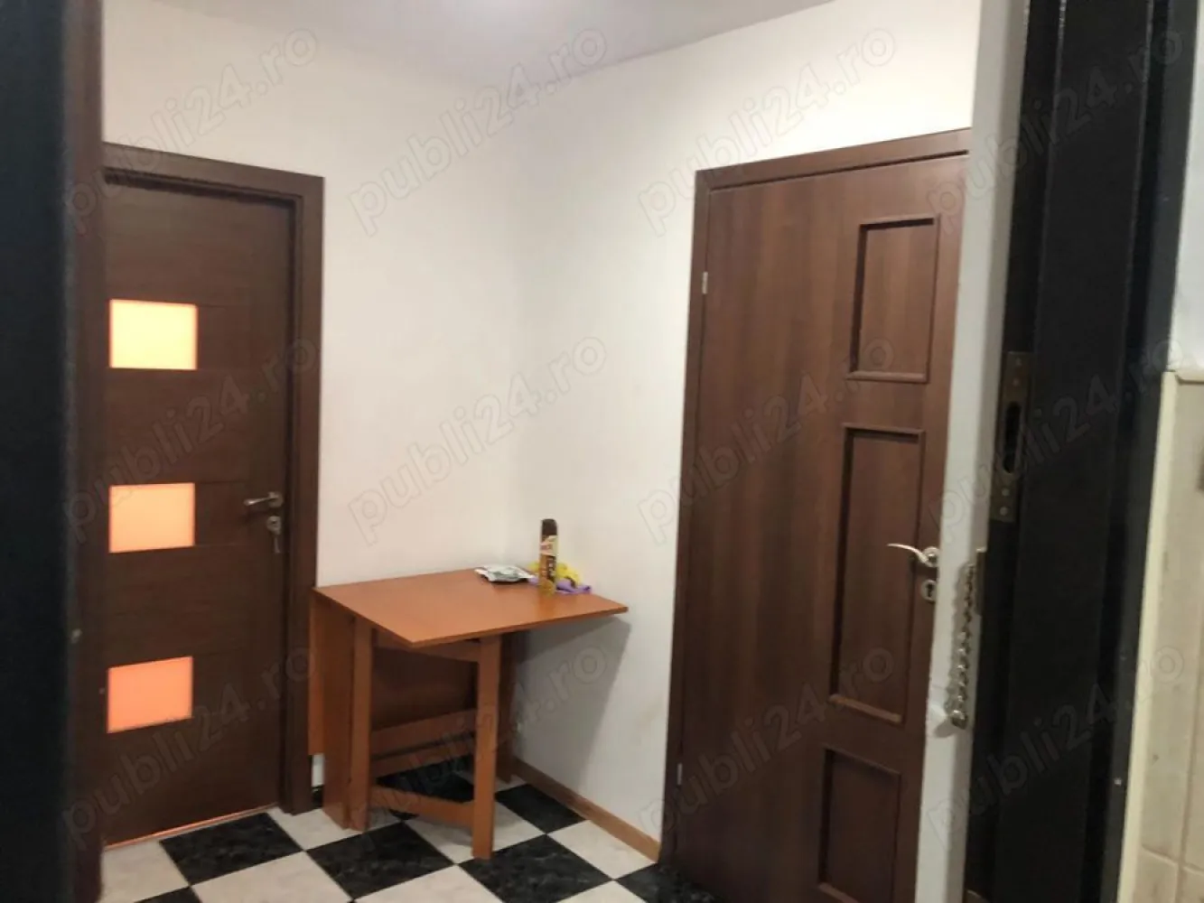 apartament 4 camere - apartamentul este inchiriat se preluiaza contractul sau se anunta din timp si se elibereaza .