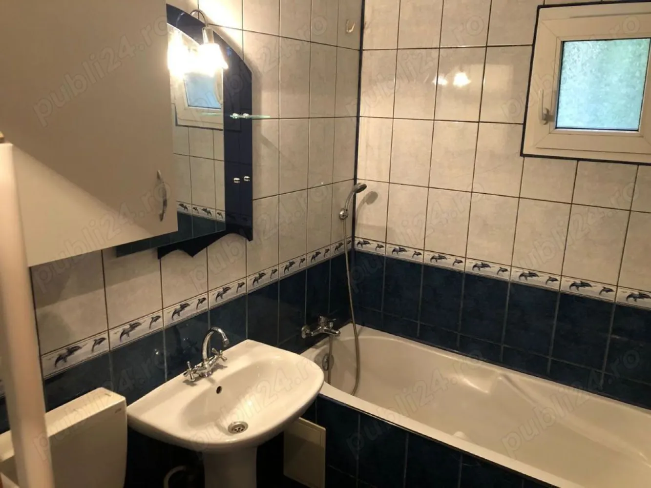 apartament 4 camere - apartamentul este inchiriat se preluiaza contractul sau se anunta din timp si se elibereaza .