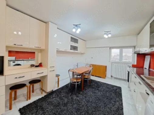 Vand Apartament spatios cu 4 camere de vanzare pe Bdul Decebal