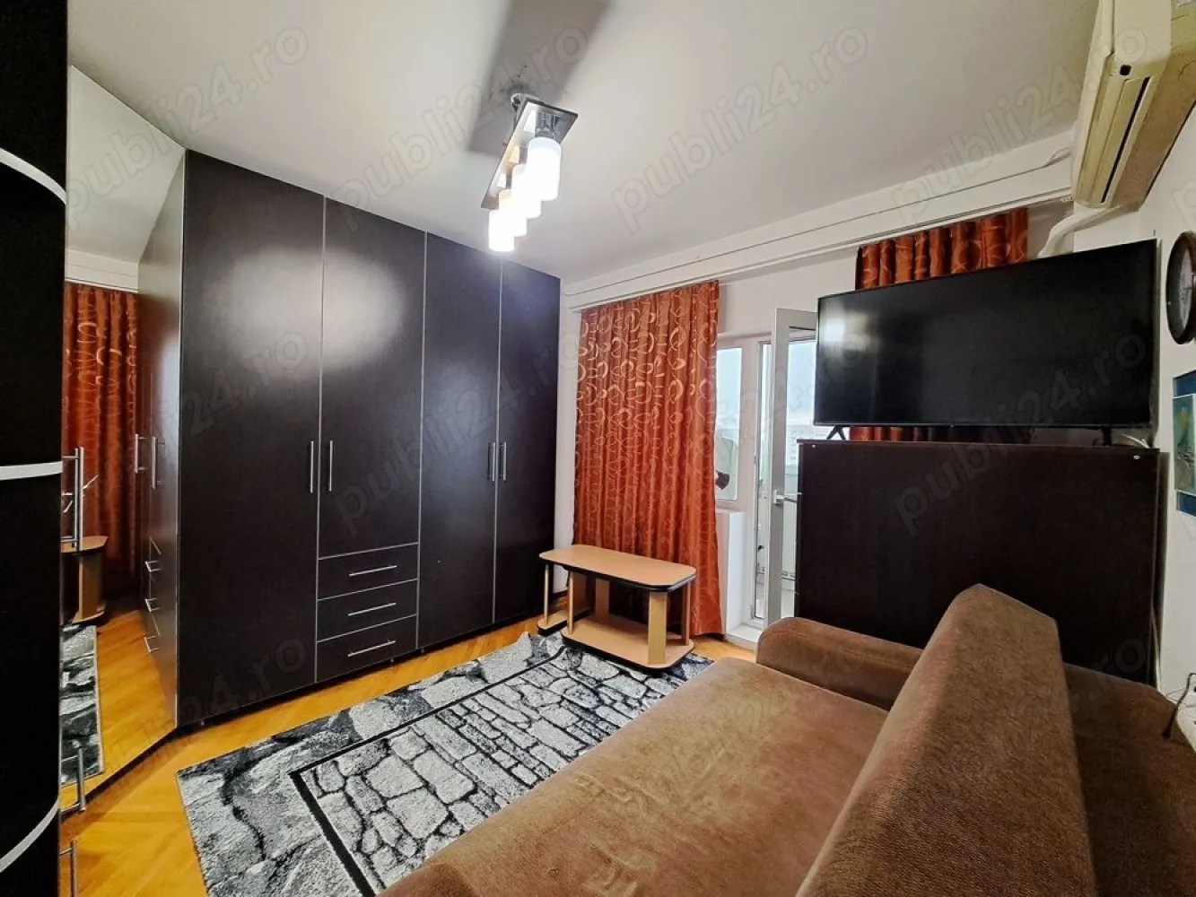 Vand Apartament spatios cu 4 camere de vanzare pe Bdul Decebal