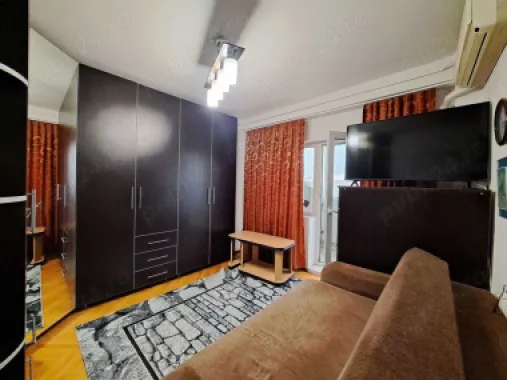 Vand Apartament spatios cu 4 camere de vanzare pe Bdul Decebal