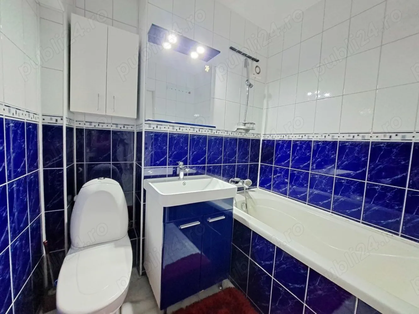 Vand Apartament spatios cu 4 camere de vanzare pe Bdul Decebal
