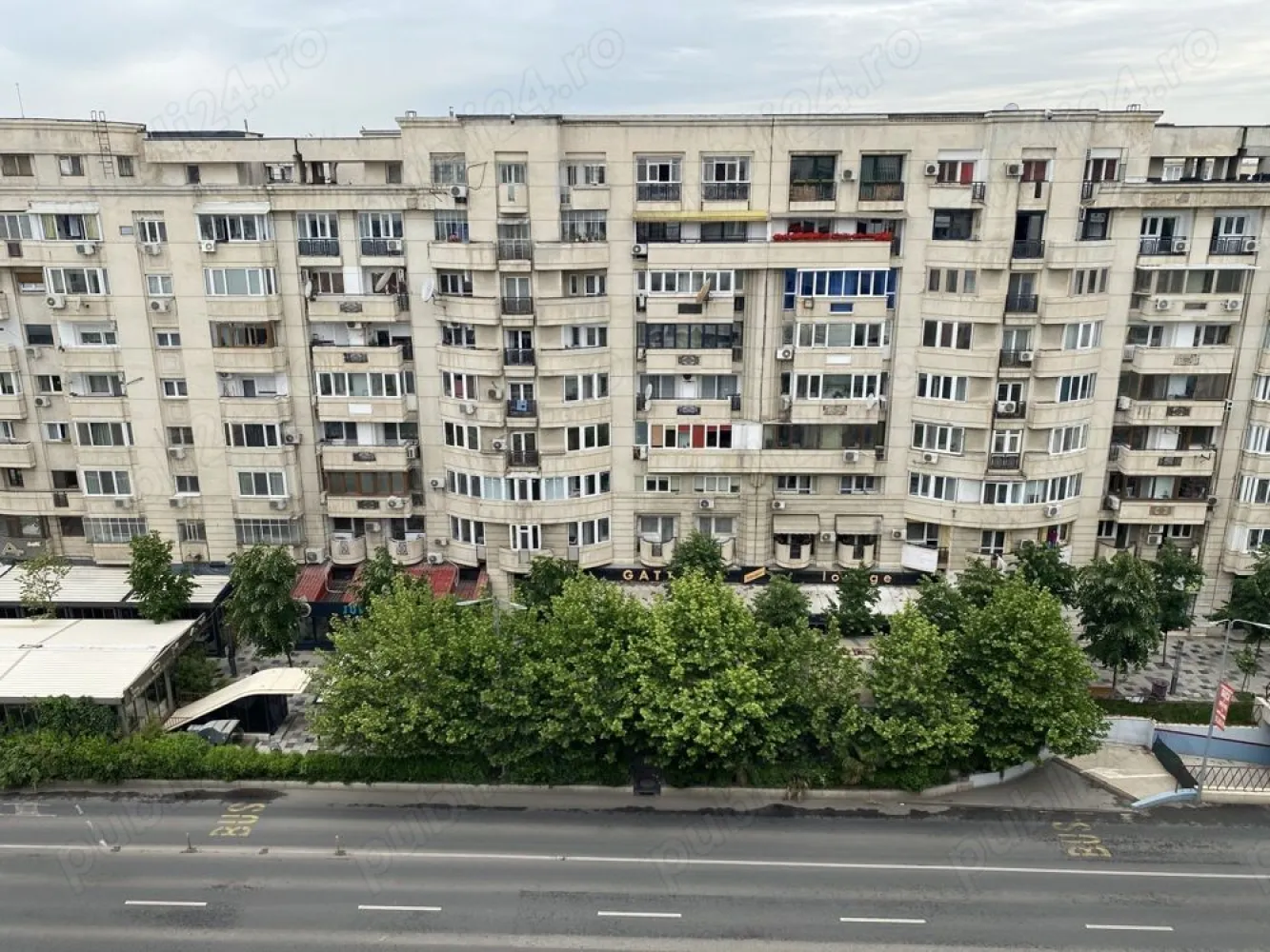 Vand Apartament spatios cu 4 camere de vanzare pe Bdul Decebal