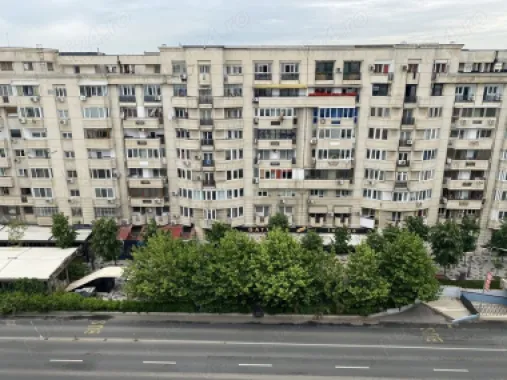 Vand Apartament spatios cu 4 camere de vanzare pe Bdul Decebal