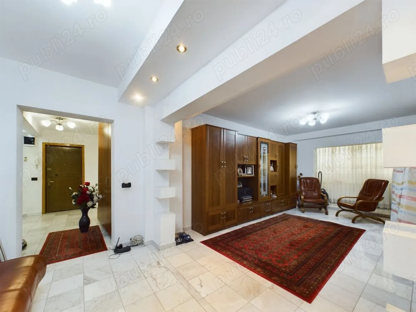 Vand Apartament spatios cu 4 camere de vanzare pe Bdul Decebal