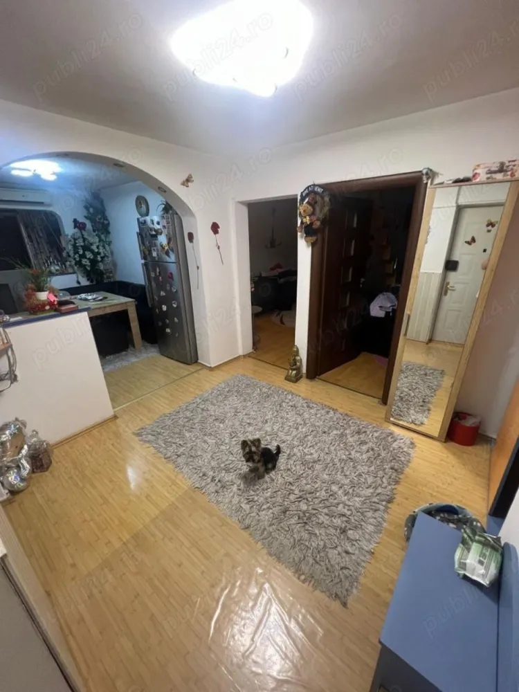 Apartament 4 camere - Vând apartament cu 4 camere se afla la etajul 7 din 8 al unui bloc situat in cartierul Militari zona Gorjului. Apartamentul se vinde mobilat. Dispune si de un loc de parcare Apartamentul prezinta o suprafata totala de 87 mp. Prezinta finisaje de calitate cu gresie, faianta, parchet. Dispune de 3 aparate de aer conditionat. Blocul detine supraveghere video inclusiv in lift, scara renovata. Pentru mai multe informații ne puteți contacta la numărul de telefon: Preț 125.000 euro