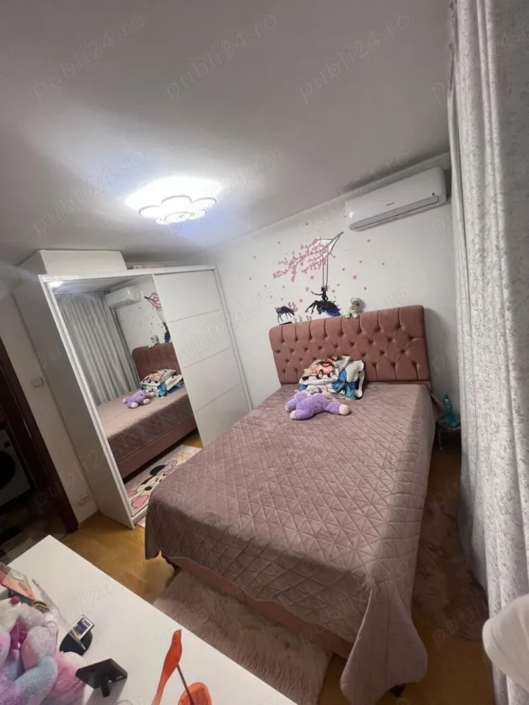Apartament 4 camere - Vând apartament cu 4 camere se afla la etajul 7 din 8 al unui bloc situat in cartierul Militari zona Gorjului. Apartamentul se vinde mobilat. Dispune si de un loc de parcare Apartamentul prezinta o suprafata totala de 87 mp. Prezinta finisaje de calitate cu gresie, faianta, parchet. Dispune de 3 aparate de aer conditionat. Blocul detine supraveghere video inclusiv in lift, scara renovata. Pentru mai multe informații ne puteți contacta la numărul de telefon: Preț 125.000 euro