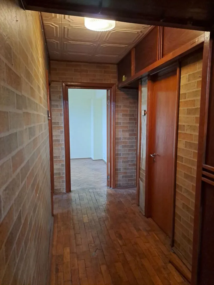 Vand apartament 4 camere - Vand apartament 4 camere comfort 1 pe bdul ion Mihalache la intersectie cu tramvai 41 este gol are 2 camere pa fata la bulevard si 2 vedere in spatele blocului ,hol este superb sunt proprietar nu agentie rog seriozitate pret discutabil este la etajul 9 din 10 are si uscatorie este un bloc foarte curat nu colaborez cu agentii imobiliare