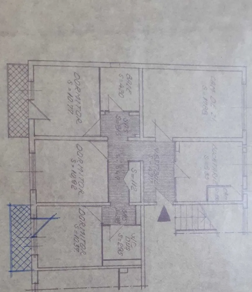 Vand Apartament 4 camere decomandate,an 1979 etajul4/4 sect.4 Buc. - Vand apartament 4 camere decomandate etajul4/4 zona linistita de blocuri mici (intre Piata Resita si sos Giurgiului).Are 3 dormitoare spre rasarit din care 2 cu balcon iar sufrageria si bucataria spre apus;2 bai din care una spre sud cu ferestra.Gresie,faianta;partial parchet,termopane.Necesita imbunatatiri.Anveloparea blocului urmeaza anul viitor.Detalii la tel.07******03