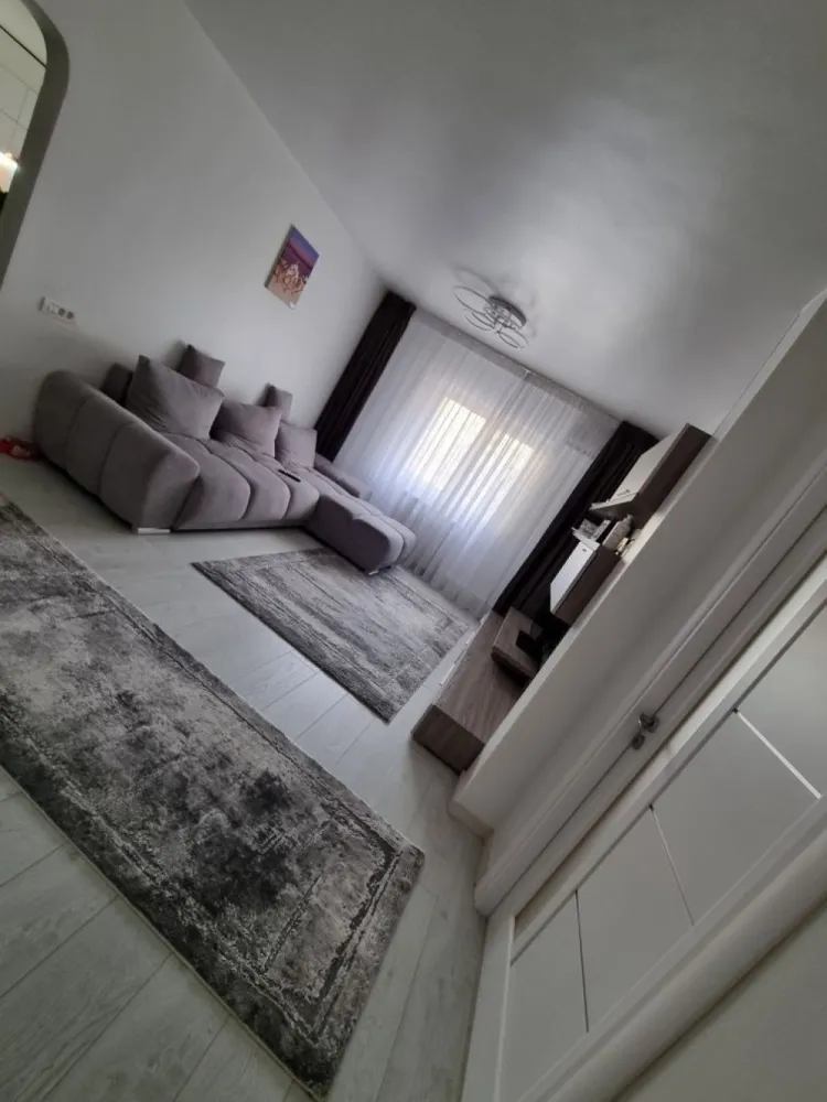 Apartament 4 camere modern - Apartament 4 camere în cartierul Colentina Str.Pescarilor .Apartament recent renovat în anul 2021 , instalație electrica schimbata complet , mobilier nou ( mobexpert) .Apartamentul se poate vinde complet utilat, ideal pentru familiile cu copiii .( 4 camere ,2 bai + balcon) Parcuri ,stație autobuz (182,282) ,saloane ,restaurant Margineni,mega image în imediata apropiere. Centrala termica proprie , 2 Smart TV, frigider Smart , canapea luxury ( 6000 lei +) , masina de spălat vase incorporat 2 aparate aer ,loc parcare propriu ++++ Blocul este recent izolat termic !! Bloc dat în folosință în anul 1986 ,vecini super ok ,acte la zi Apartamentul se află la etajul 2 din 8 Pentru mai multe detalii sau poze ma puteți contacta prin mesaj privat sau whatsapp