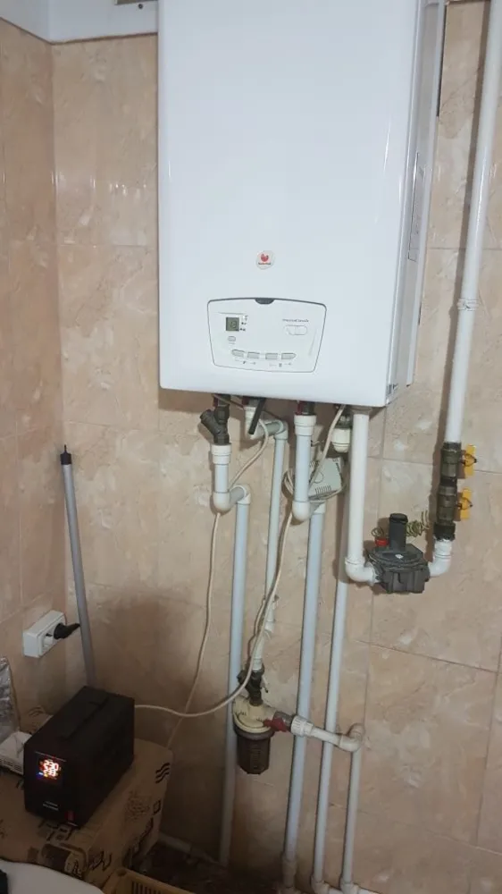 Proprietar vând ap. 4 camere - Proprietar, vând apartament 4 camere cf.3 Îmbunătățiri: u..m,gresie, faianță, a. c. termopan, centrală proprie ,parchet ..placat la exterior ,interfon, semidecomandat , 47 mp, etaj 2/4 vedere pe ambele părți ale blocului .5 minute de mega image și stația de autobuz, 15 minute piața Progresul.(str. Farcășanca 18 ).