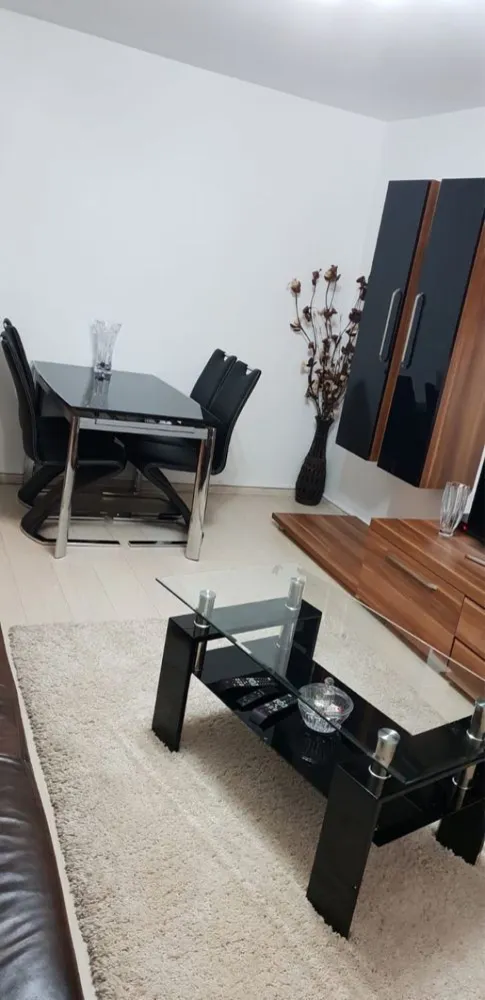 Vand apartament 4 camere - Vand apartament 4 camere, 2 bai, balcon si bucatarie Apartamentul se afla in zona drumul gazarului Suprafata utila 79m2
