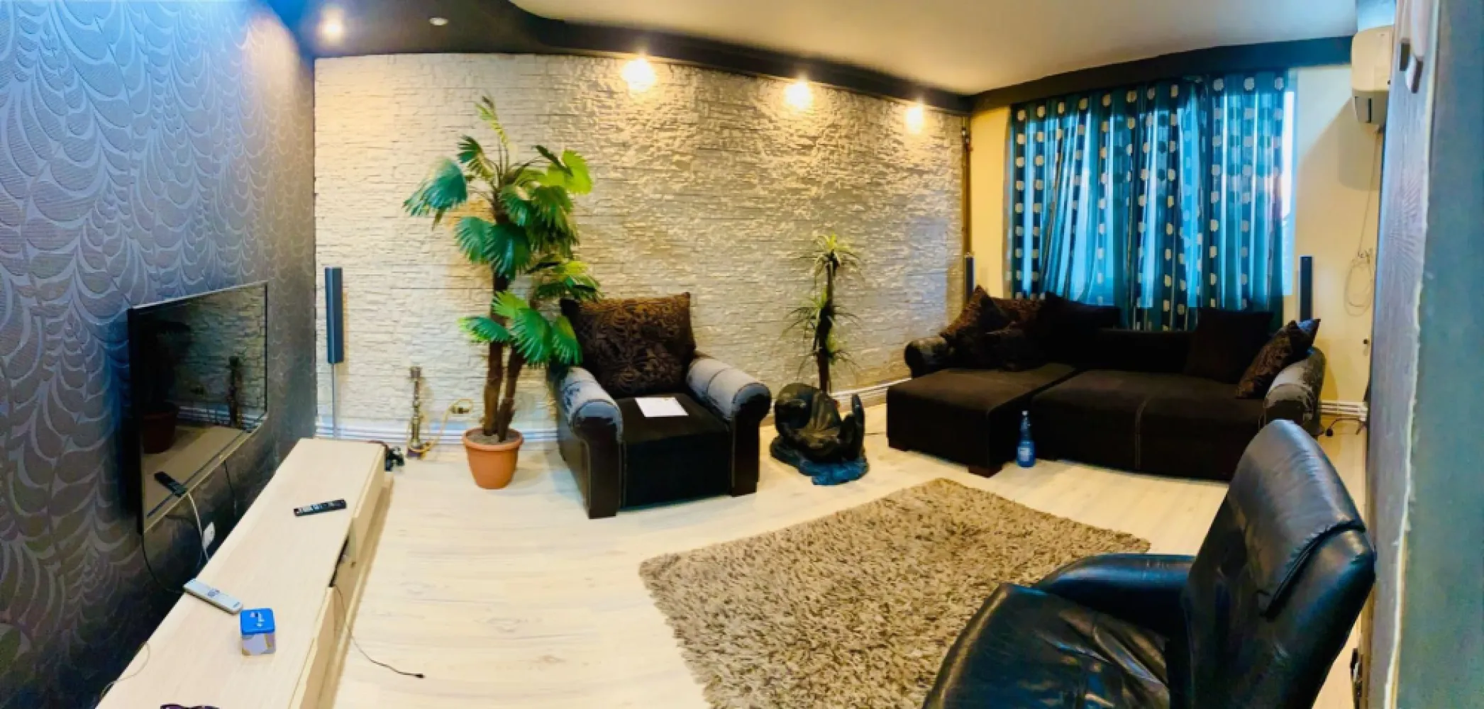 Apartament 4 camere sector 3 - Vanzare apartament 4 camere. Centrala proprie, electrica, sanitare schimbate. Proprietar. Apartamentul este locuibil, nu necesita renovare. Zona linistita, vedere frumoasa, aproape de baza sportiva, parcuri. Pretul este usor negociabil.