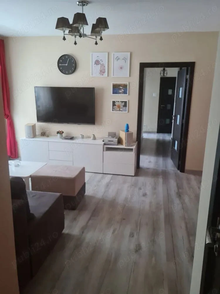 Vânzare apartament 4 camere Militari Veteranilor - Vanzare apartament 4 camere, semidecomandat, situat în zona Veteranilor, etajul 5 din 10, bloc construit in anul 1977, anvelopat termic.Imobilul, in suprafata totală de 83 mp este format din living cu un balcon, 3 dormitoare dintre care unul are al doilea balcon, bucatarie, baie si grup sanitar, hol lung.acesta dispune de numeroase facilități: piata, metrou,tramvai Carrefour, Mall Plazza, stații STB, școli, gradinițe, Parcul Liniei. Apartamentul a fost renovat complet în 2018 și se vinde mobilat și utilat.