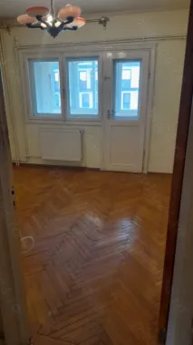 De vanzare ap 4 camere decomandat blv.Dacia