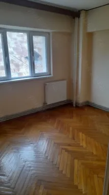 De vanzare ap 4 camere decomandat blv.Dacia