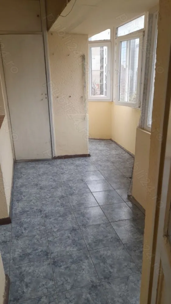 De vanzare ap 4 camere decomandat blv.Dacia