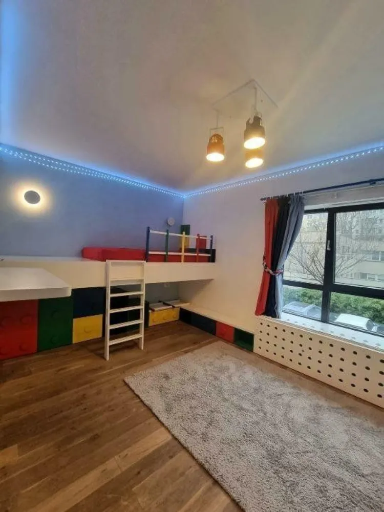 Apartament 6 camere, gradina privata